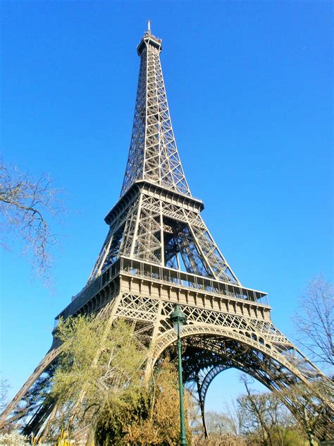 FRANCE: Paris - The Eiffel Tower | Vagabundler