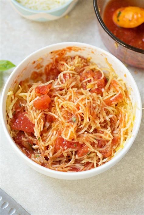 How To Make An Easy Spaghetti Squash Recipe Easy Spaghetti Easy