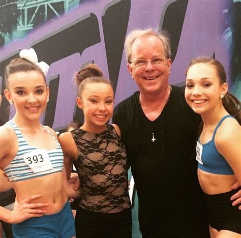 Kendall Sophia And Maddie With Doug Caldwell At The Jump Convention