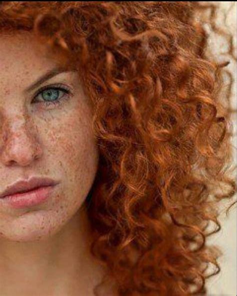 Rizos Y Pecas Red Curly Hair Curly Hair Styles Beautiful Red Hair