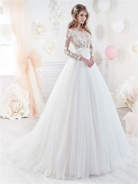 Dal giorno alla notte, dalla scrivania alla cena, dal formale al casual: Abiti da sposa 2018: tendenze da seguire per essere alla moda