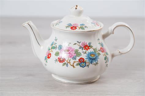 Vintage Floral Teapot 4 Cup Sadler England 70s Flower Teapot With Gold Detailing Ceramic