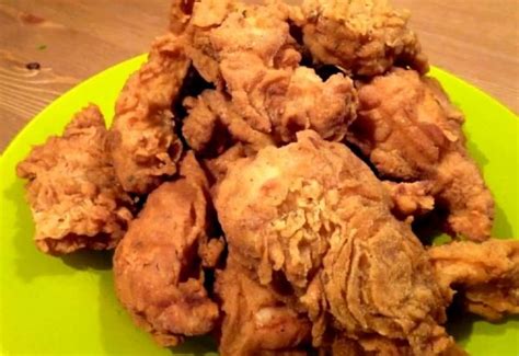 El origen de este espectacular plato en realidad no se sabe se cortan todos los vegetales y las pechugas en daditos pequeños, limpiamos el pollo de la piel que pueda tener, por. Como hacer Pollo estilo kentucky fried chicken (con ...