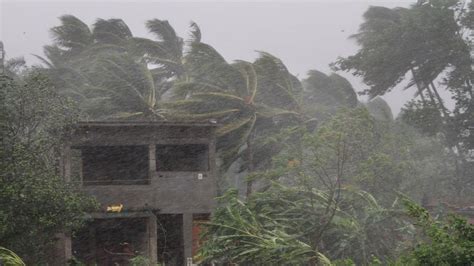 إعصار تاوكتا يتراجع بعد اجتياح الهند المنكوبة بكورونا