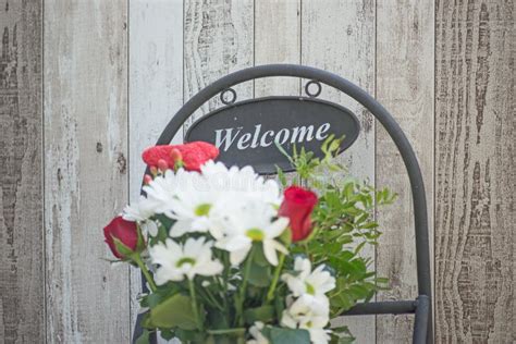 Welcome Sign Spring Bouquet White Flowers Photos Free And Royalty Free