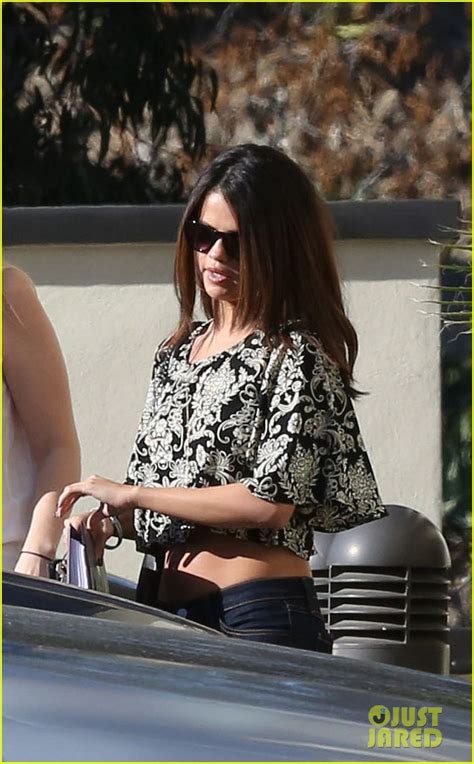 Selena Gomez Shows Off Lots Of Skin In A Crop Top Photo 3053088