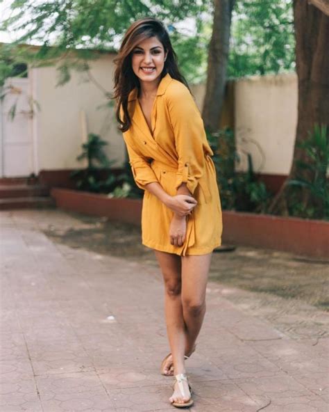 Indian Girl Rhea Chakraborty Long Legs Stills At Hindi Movie Jalebi Promotions