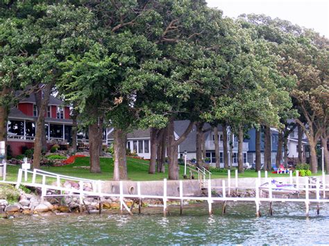 If you are looking for a quiet retreat and a sandy beach on the north shore of west lake okoboji, hedge row cottages may be the perfect place. Lake Okoboji Cabins