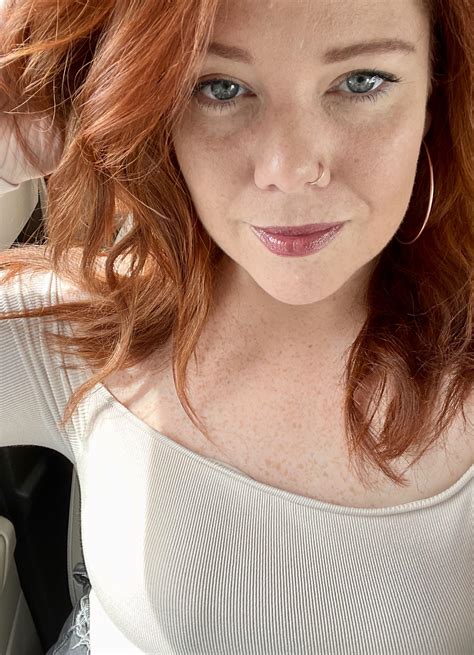 I Like That Red Hair Blue Eyes And Freckles Gives Me A Unique Look