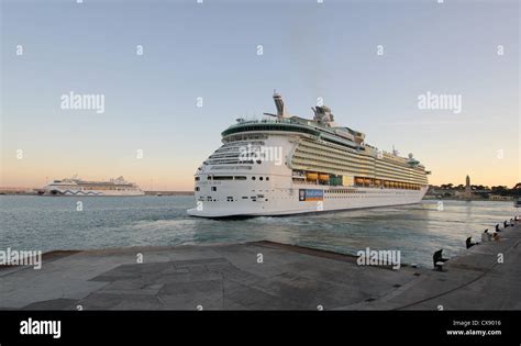 Royal Caribbean International Cruise Line "Independence of the Seas