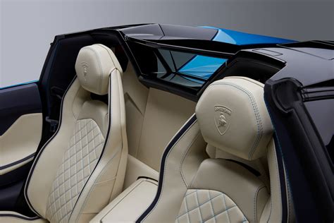 Lamborghini Aventador S Roadster Interior Car Body Design