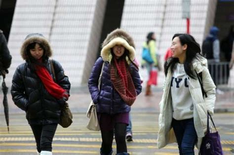 There are wonderfully sunny days as well as foggy, rainy, and stormy days. Hong Kong hit by coldest temperatures in nearly 60 years