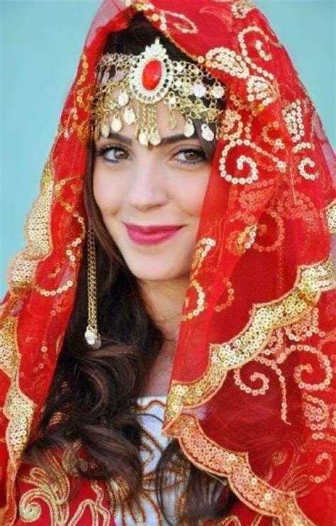 Turkish Girl In Traditional Clothes Traditional Outfits Turkish Beauty Traditional Dresses