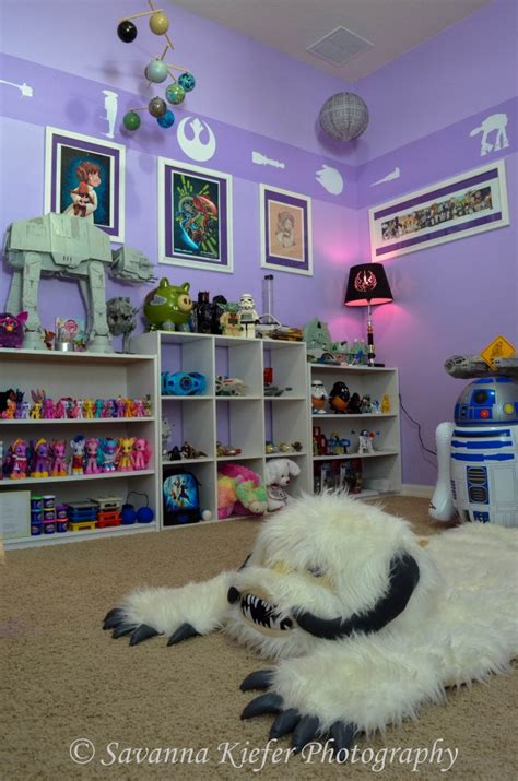 Nursery art makes for great personal gifts at baby showers or to welcome a loved one into the world. Home Design — Star Wars Baby Room
