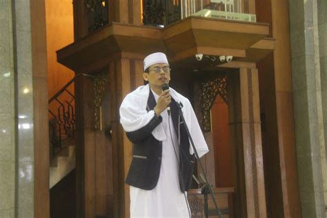 Melansir nu online, dalam situasi darurat salat idul. SHALAT IDUL FITRI 1438H/2017M DI JAKARTA ISLAMIC CENTRE ...