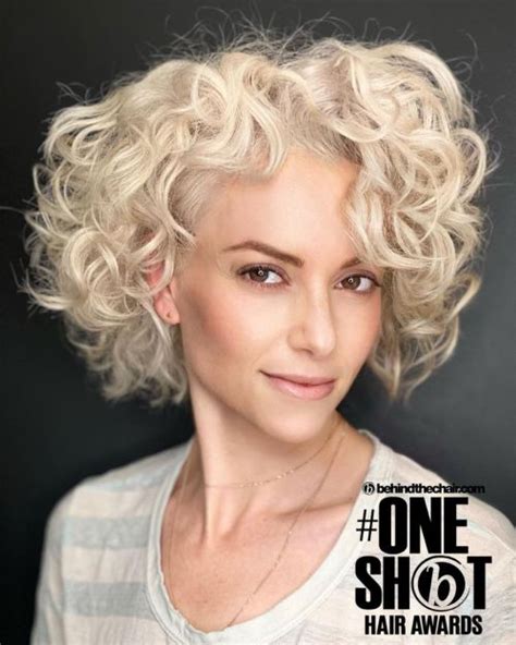 30 Head Turning Blonde Curly Hair Looks For 2023