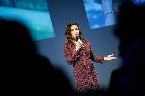 Meggyőződésem, hogy a beharangozott schobert esküvő most nem a szokásos lájkvadászó történetek egyike. Öt dolog, amit megtudhatunk Rubint Réka motivációs ...