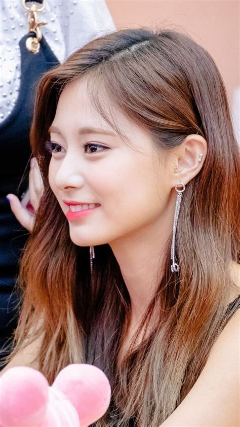 18 female kpop idols earrings kpop lovin