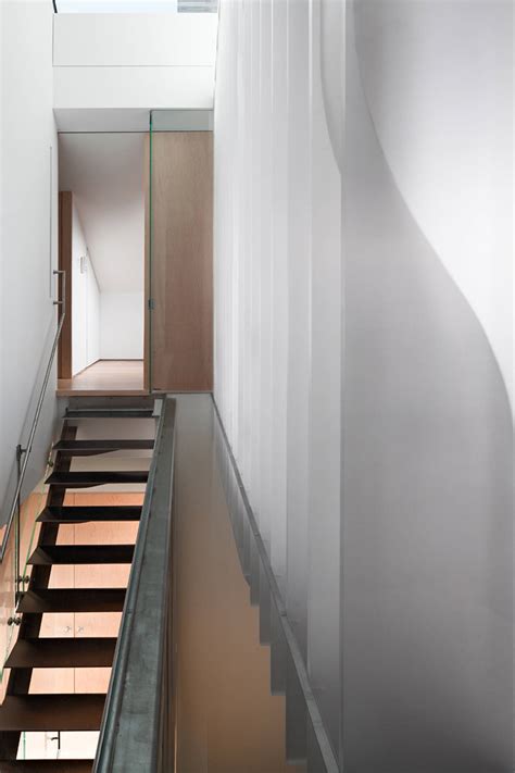 Implied Rotation Townhouse Deanwolf Architects
