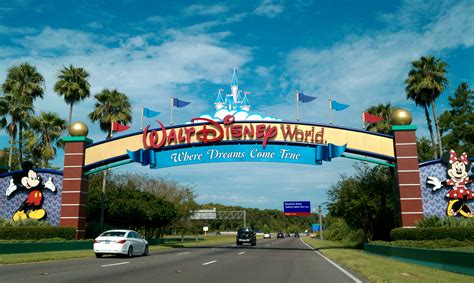 File:Walt Disney World Resort entrance.jpg - Wikimedia Commons