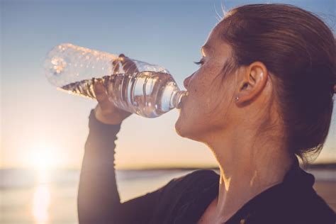 Wer zu wenig Wasser trinkt erhöht Risiko für Herzversagen FITBOOK