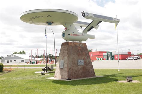 Arkadaşlık etmek istediğinden emin misin? File:Enterprise monument Vulcan Alberta 2013.JPG