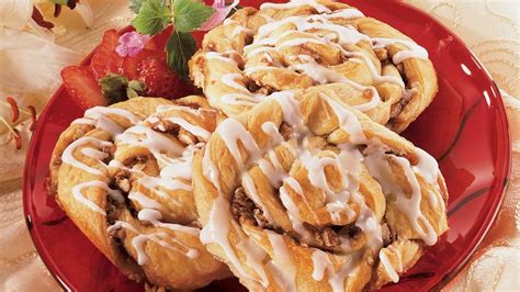 Top each triangle with bacon, scrambled egg and cheese. Simply Super Crescent Cinnamon Rolls recipe from Pillsbury.com