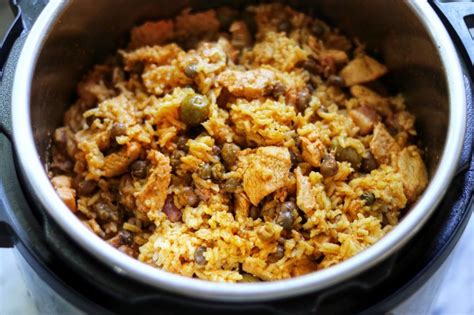 Some of my best friends are puerto rican, and i love puerto rican food. Instant Pot Puerto Rican Arroz con Pollo | Recipe in 2020 ...
