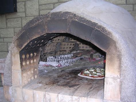 Cotswolds Accommodation Pompeii Style Bread And Pizza Oven