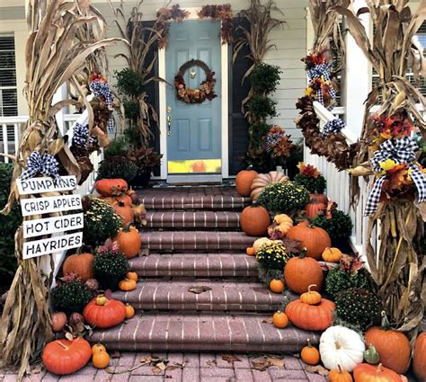 Easy Change From Fall To Halloween Decor Celebrate And Decorate