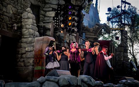 Beetlejuice is joined by dracula, wolfman. Beetlejuice's Graveyard Revue at Universal Studios Florida ...