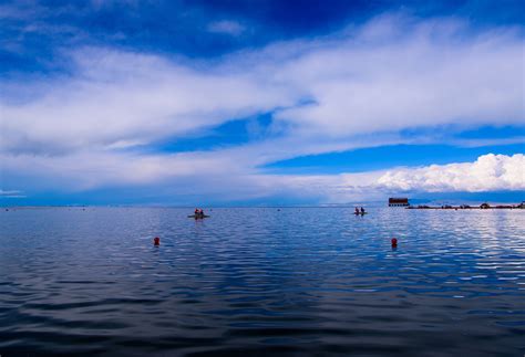 Qinghai lake or ch'inghai lake, also known by other names, is the largest lake in china. 青海湖简介 - 知乎