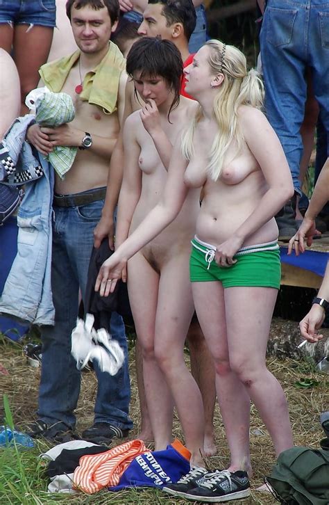 Nude Amateur Women Flashing Play Average Women Naked Outdoors Min