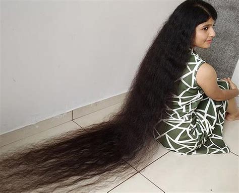 meet nilanshi patel the indian rapunzel with 2 meter long hair herzindagi
