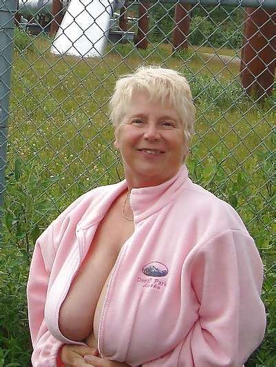 Proud Saggy Grannies Sexy Cleavage No Hot Mom Pussy