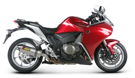 This short exhaust is super light weight and easy to install. Echappement Akrapovic Honda VFR 1200 F 10-13 SH12SO1HRC