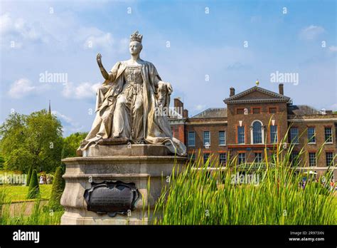 Queen Victoria Statue By Princess Louise Duchess Of Argyll Outside