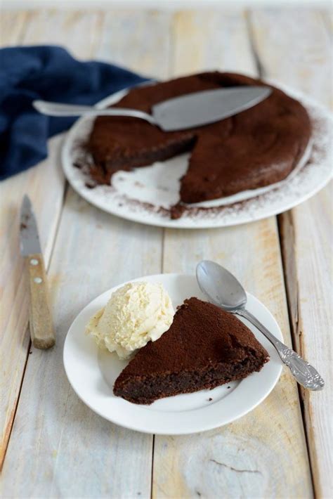 Check spelling or type a new query. Saftiger Schokoladen-Mandel-Kuchen (Französisch Kochen by ...