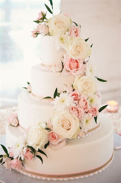 20 most romantic floral wedding cakes you can imagine weddinginclude wedding ideas