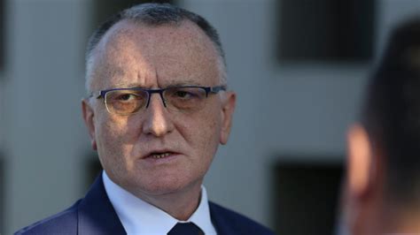 Sorin cîmpeanu a fost ministru al educației în guvernul ponta (4) între 17 decembrie 2014 și 17 noiembrie 2015.2 ulterior, cîmpeanu a obținut un mandat de deputat în circumscripția bucurești din. Sorin Cîmpeanu a anunțat cum va începe școala pentru 2,4 ...