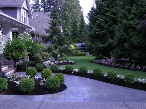 Explore the beautiful backyard landscaping photo gallery and find out exactly why houzz is the best experience for home renovation and design. Front Yard Landscaping Make Over 1 - Traditional ...