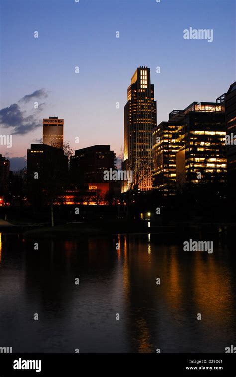 Omaha Nebraska Skyline At Night Stock Photo Alamy