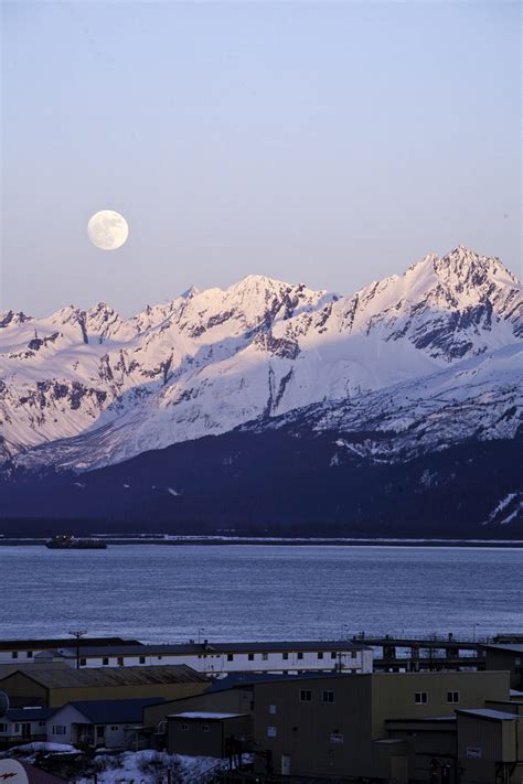 End Of The Road Snowshoeing Valdez Alaska Snowshoe Magazine