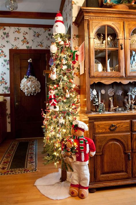 450 x 450 jpeg 35 кб. Cute Alpine tree decorated | Skinny christmas tree ...
