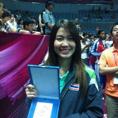 นุศรา ต้อมคำ มือเซตกัปตันทีมวอลเลย์บอลหญิงทีมชาติไทย ยอมรับดีใจที่ประเดิมศึกโอลิมปิกเกมส์ โตเกียว 2020 รอบคัดเลือก โซน. นุศรา ต้อมคำ นักเซตสาวไทย ได้รับรางวัล" มือเซตอันดับ 1 ของโลก
