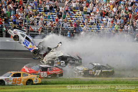 I mean i know how an h pattern shifted works, but do nascars have h shifters like this? Nationwide Crash at Daytona