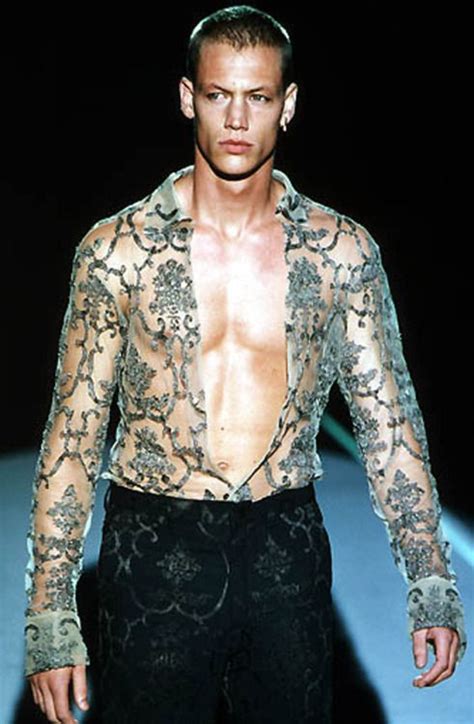 Gucci S S 2000 Menswear Milan Fashion Week 90s Fashion Men Queer Fashion Fashion Poses Runway