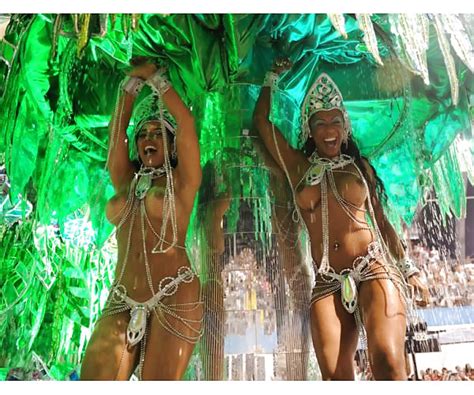 ÁLBUM EXIBICIONISTA Seria o Carnaval uma forma de Exibicionismo