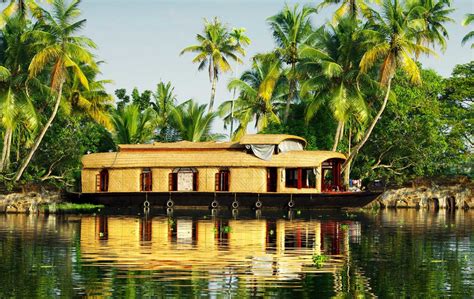 Luxury Houseboats In Kerala That Herald The Ultimate Voyagers