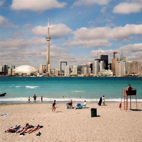 Toronto beach ♥ | Toronto skyline, Visit toronto, Toronto tourist